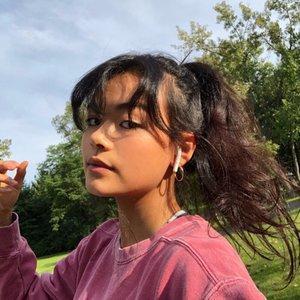 Ashley Alexander - YouTuber Ur Mom Ashley